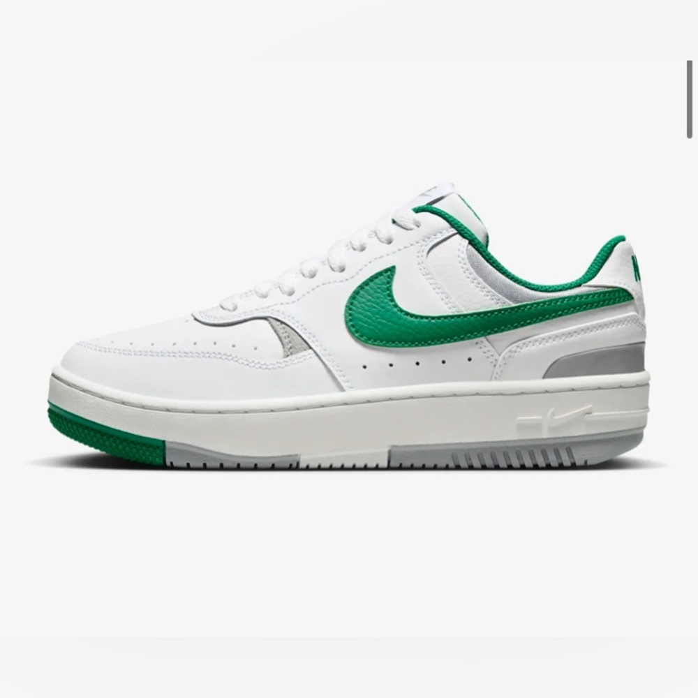 Size 8 Women’s Nike White/Green Gamma Force Sneakers